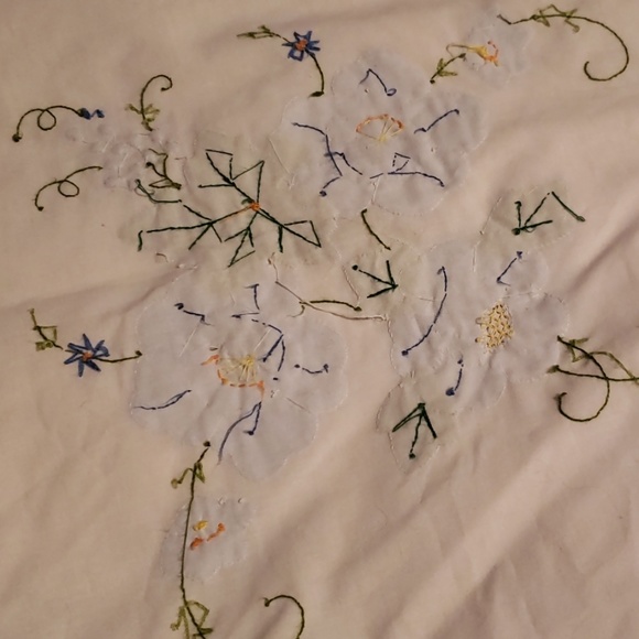 ♦️FINAL PRICE♦️Vintage Handmade Tablecloth Set - Picture 5 of 8